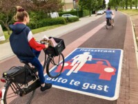 Senda compartida, prioridad bicicletas